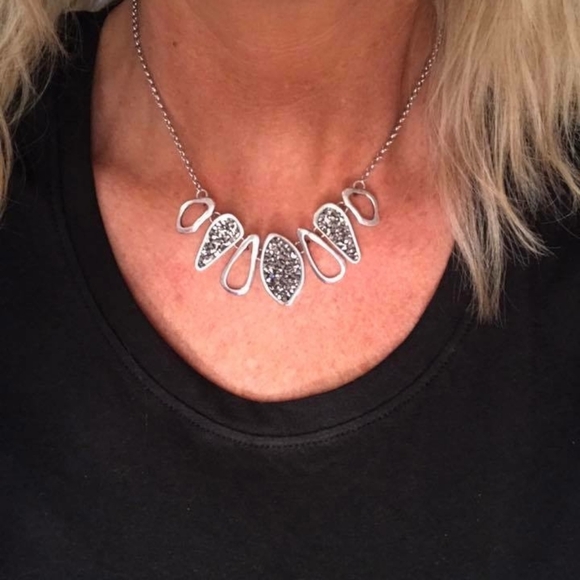 Stunning Hematite Necklace Set - Picture 4 of 4